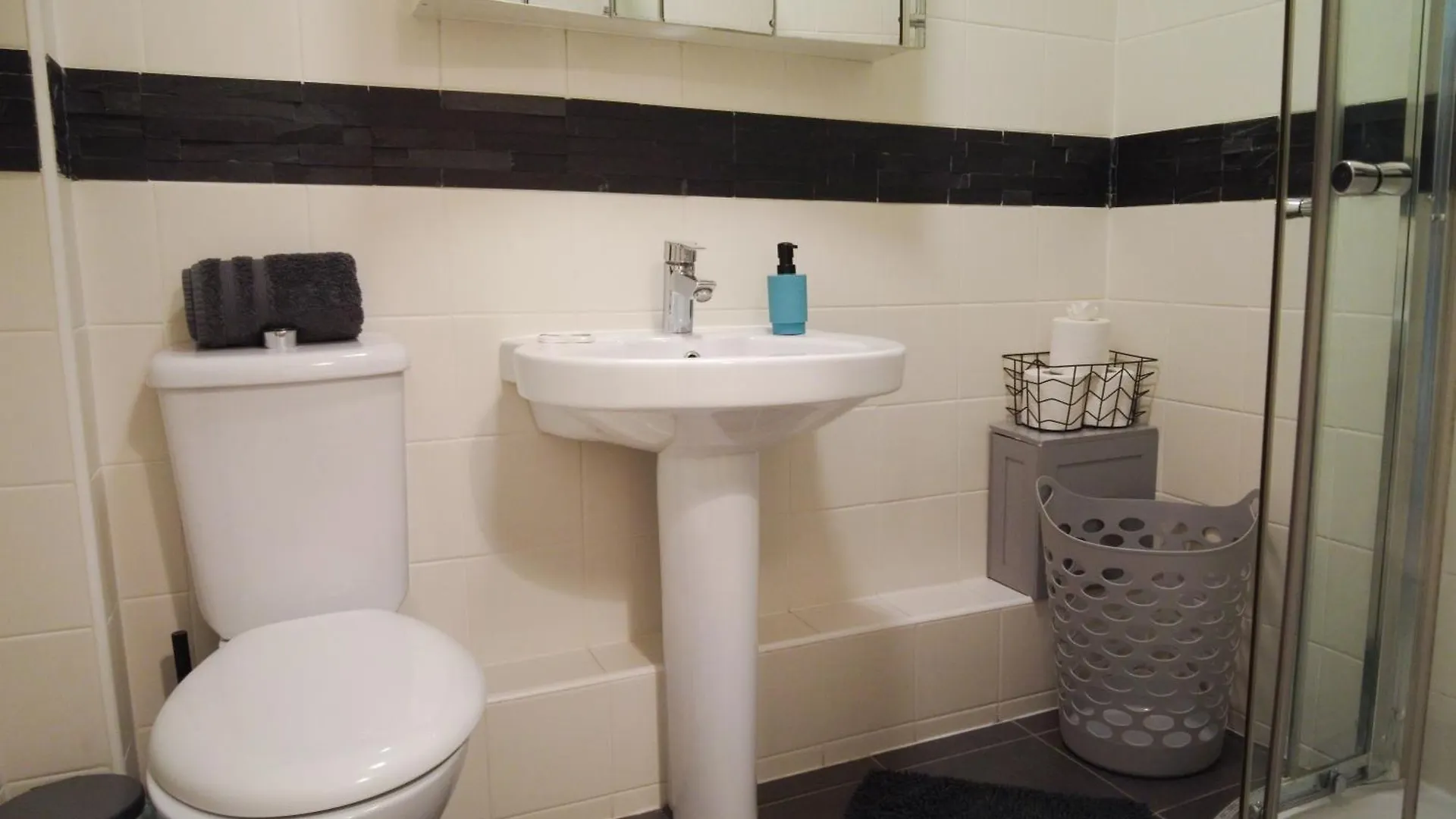 1 Bedrooms Flat In Central Edinburgh Haymarket, Heart Of Edinburgh Flat Sleeps 4 ,