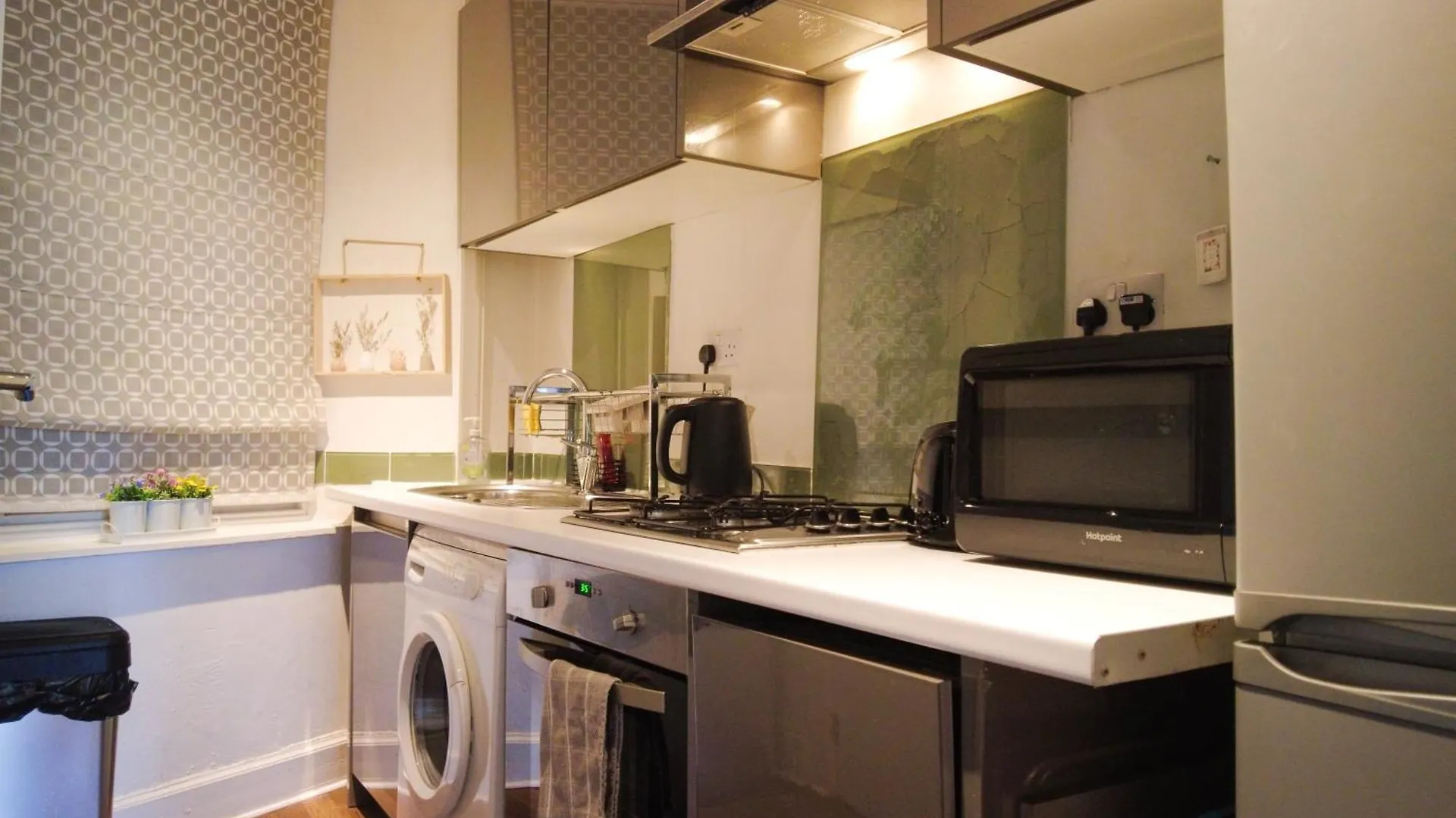 1 Bedrooms Flat In Central Edinburgh Haymarket, Heart Of Edinburgh Flat Sleeps 4 , Apartament