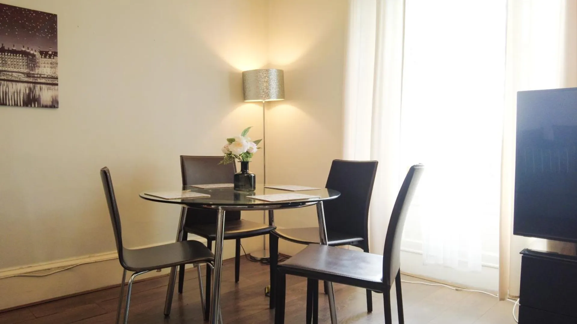 1 Bedrooms Flat In Central Edinburgh Haymarket, Heart Of Edinburgh Flat Sleeps 4 ,
