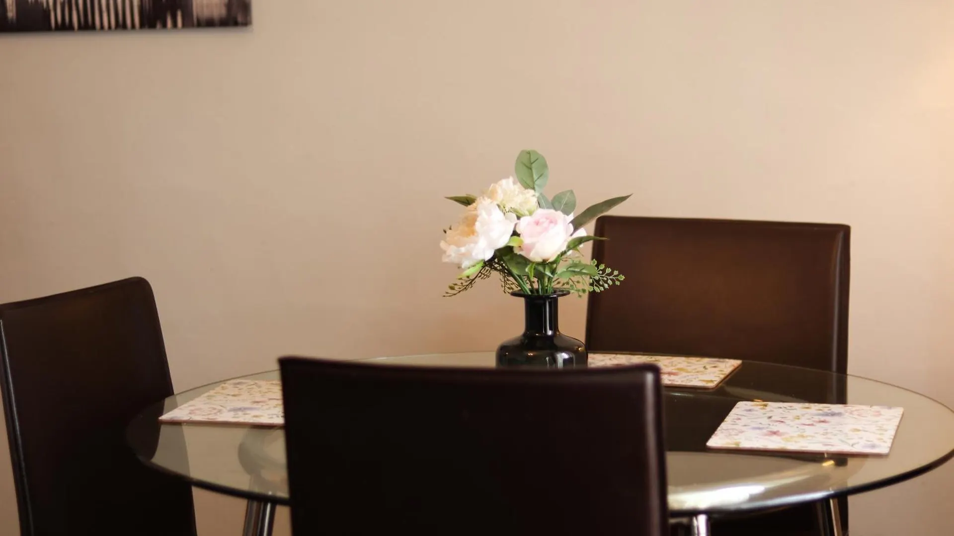 1 Bedrooms Flat In Central Edinburgh Haymarket, Heart Of Edinburgh Flat Sleeps 4 , Apartament
