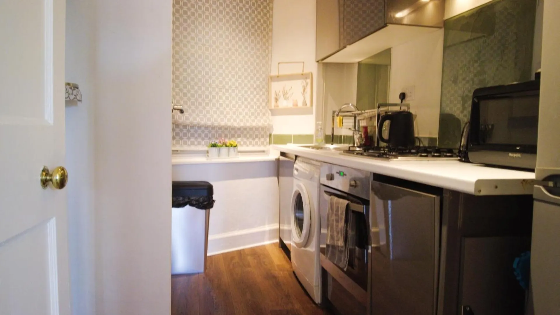 1 Bedrooms Flat In Central Edinburgh Haymarket, Heart Of Edinburgh Flat Sleeps 4 ,